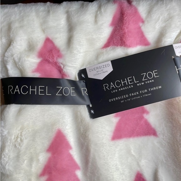 🎉HP🎉🌲RACHEL ZOE Soft, plush oversized Holiday Faux Fur Throw🌲NWT🌲 - Picture 5 of 13